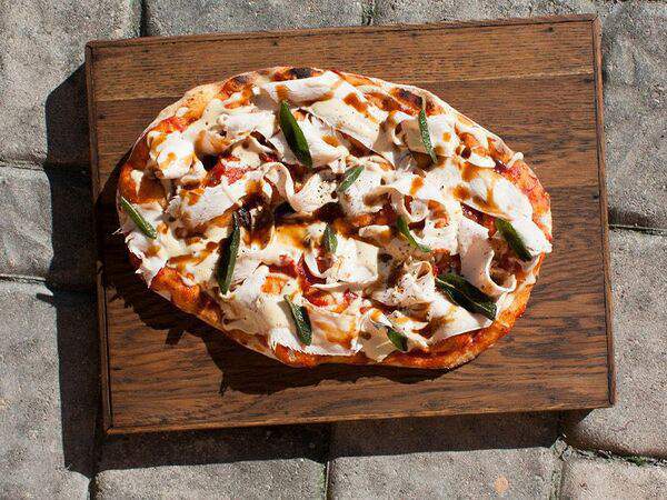 Wine & Pinsa - Индейка и соус из трески