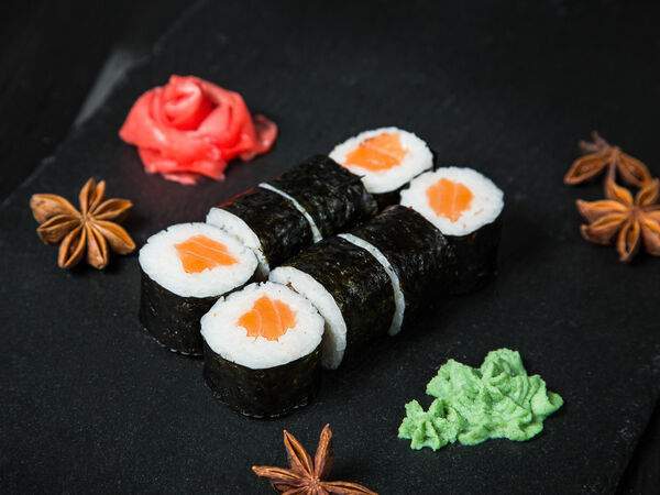 Аквасуши - Ролл классический с лососем