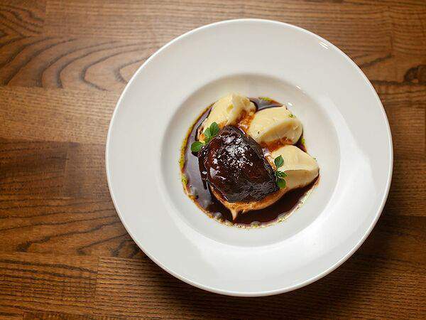 Maison - Тушеная телятина с картофельным пюре