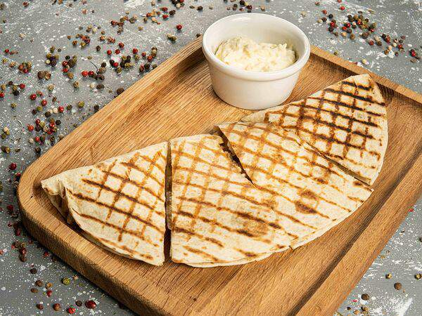 Чинар - Кесадилья с курицей и грибами