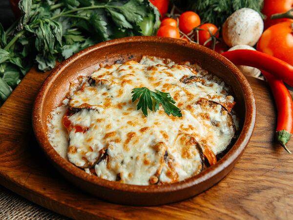 Hurma - Томаты и баклажаны, обжаренные с сыром сулугуни