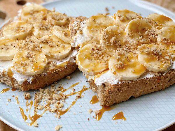 2A Concept. Coffee, Cake & Shop - Твороженный тост с бананом