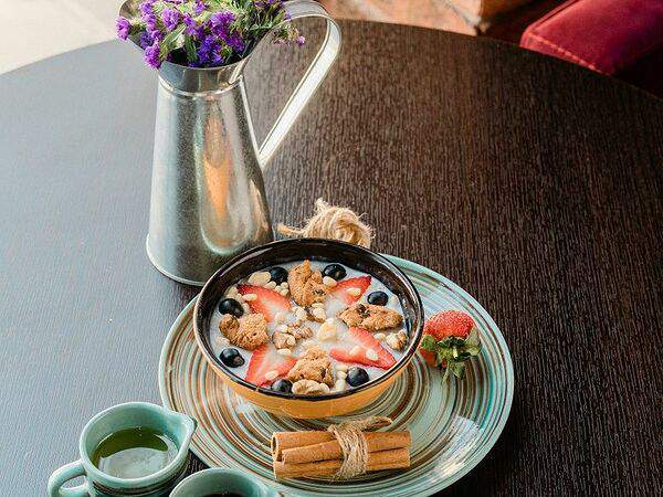 Кофейня 8512 - Каша с ягодами, орехами и американским печеньем