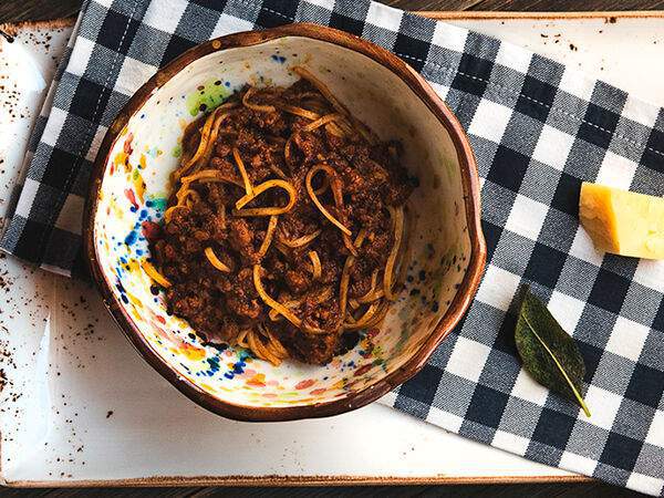 Luka Pizza - Спагетти с соусом болоньезе