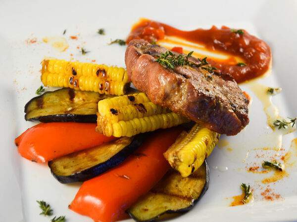 Роллбери - Свиная шейка с овощами гриль