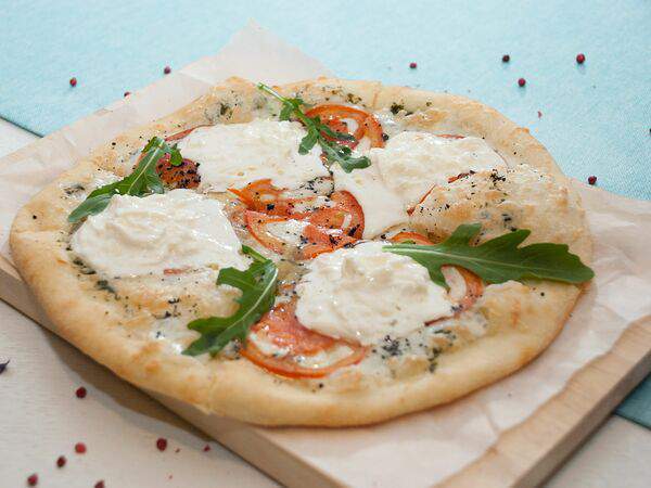 Акварель - Пиццета с томатами и страчателлой