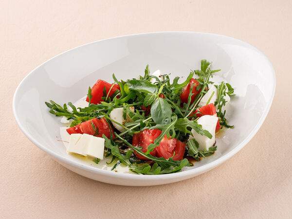 Беллуччи - Салат Капрезе с маслом