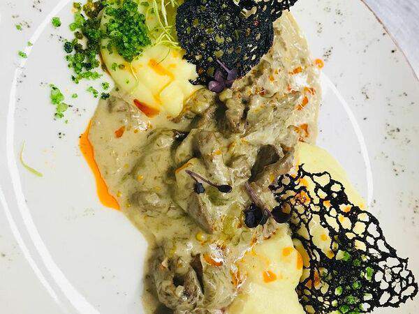 Шенген - Бефстроганов из телятины с белыми грибами и картофельным кремом