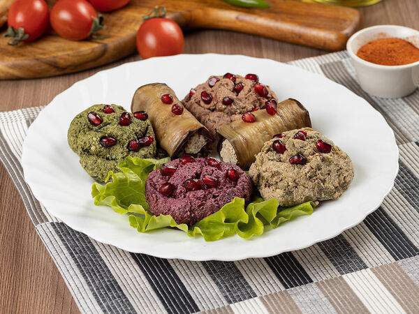 Грузинский дворик - Ассорти пхали