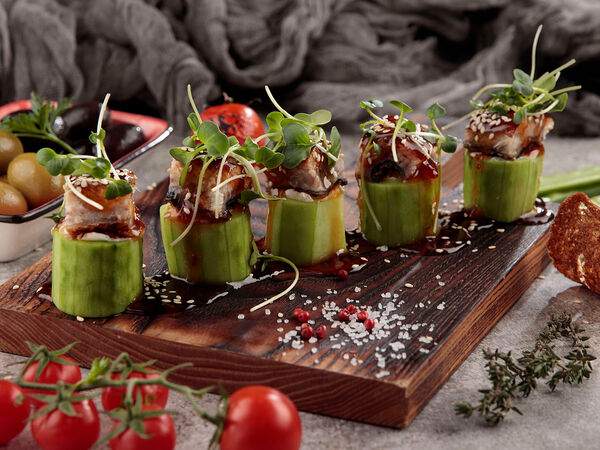 Джентльмены удачи - Закуска из освежающего огурца с угрем