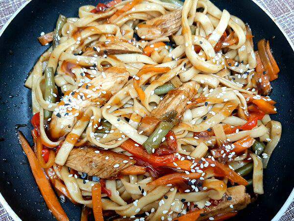 Tokyo - Удон с курицей и овощным миксом