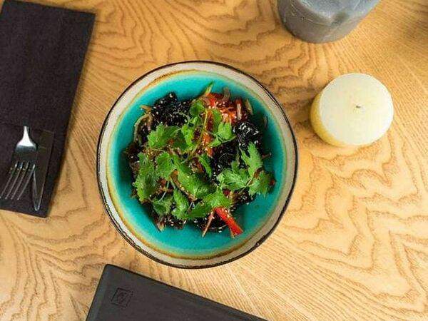 Манэки - Салат с черными грибами муэр