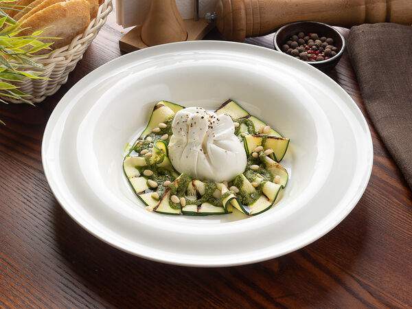 L'angolo Italiano - Буррата с цукини и песто на гриле