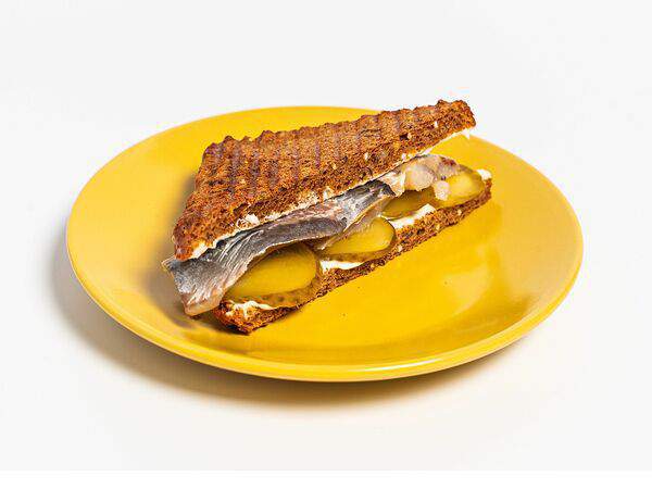 Берег - Сэндвич с сельдью и корнишонами