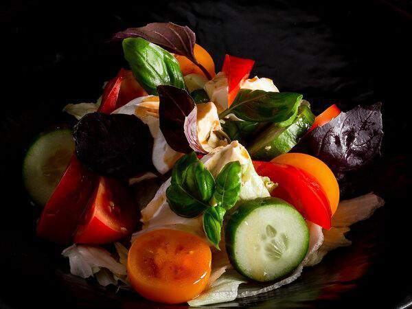 Рамен с уткой - Салат овощной с молодым сыром