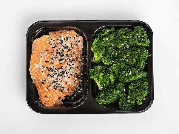 Кухня Рядом - Филе семги на пару с брокколи