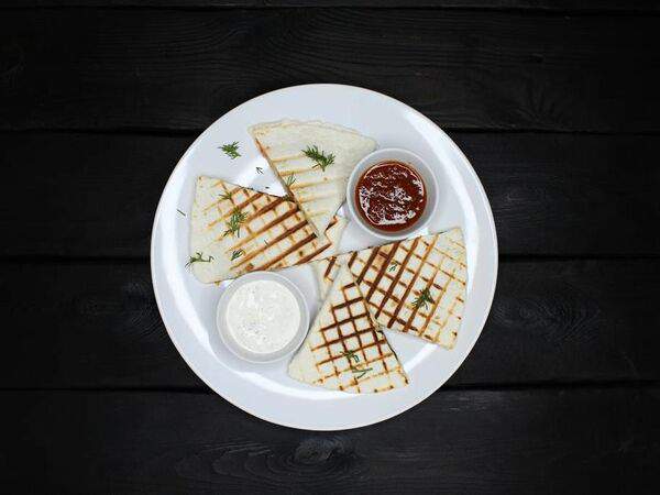 Кафе вегетарианской кухни Радхика - Кесадилья Копчушка