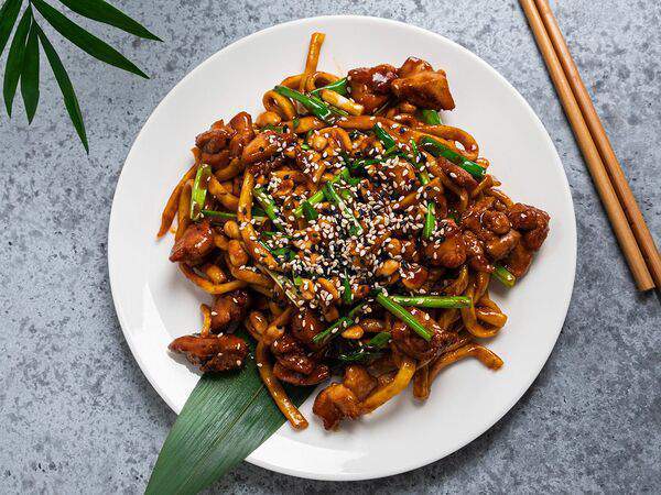 Godzilla Ramen - Удон с курицей Кунг-Пао