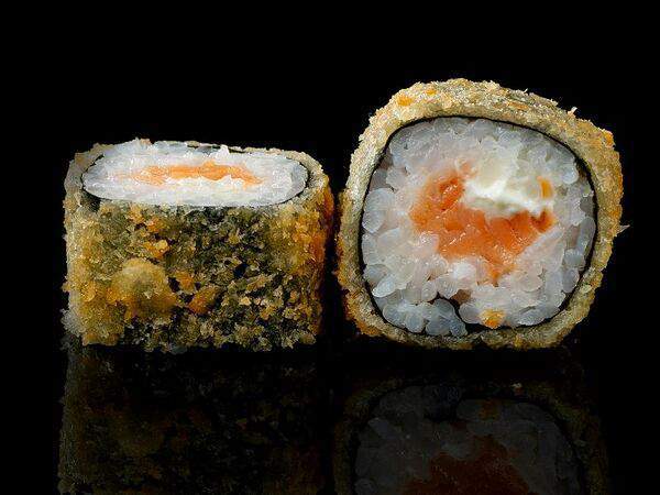 Японка - Теплый ролл с лососем в темпуре