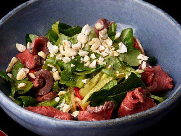 Кабуки - Салат с ростбифом и соусом пад тай