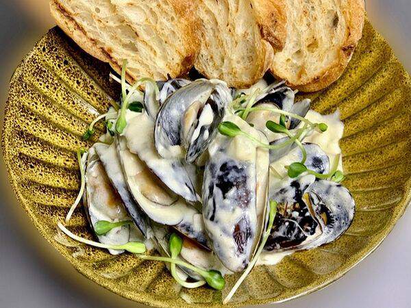 Победа - Мидии, томленные в сливочно-чесночном соусе альфредо