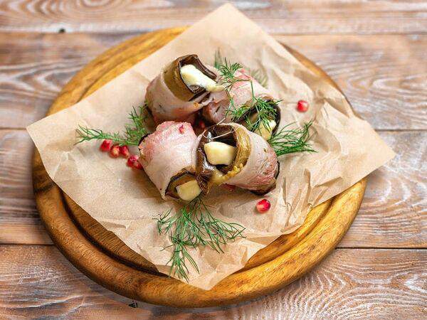 КинZa-Dза - Рулетики из баклажанов в беконе