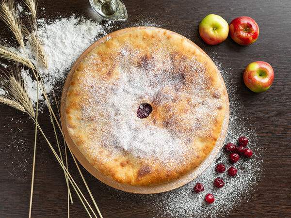 Дары Осетии - Осетинский пирог с вишней и яблоками