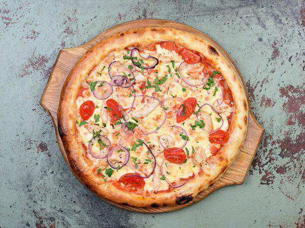 Гастроном - Пицца с овощами и копченой курочкой