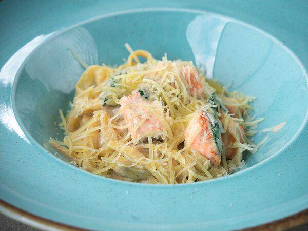 Огонёк - Фетучини с форелью и шпинатом