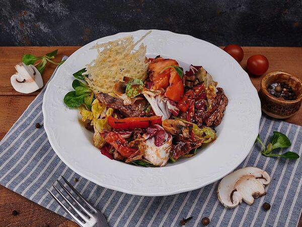 ГрафинЪ - Гриль салат с телятиной и глазурью BBQ