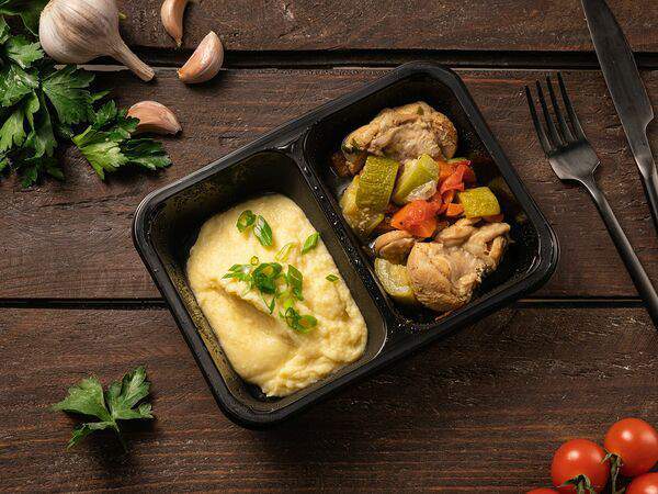 Твоя Еда - Тушеная индейка с овощами, картофельное пюре