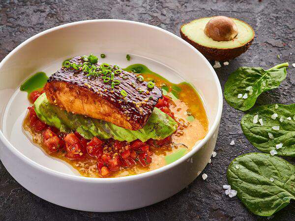 Eshak - Палтус с авокадо и томатами