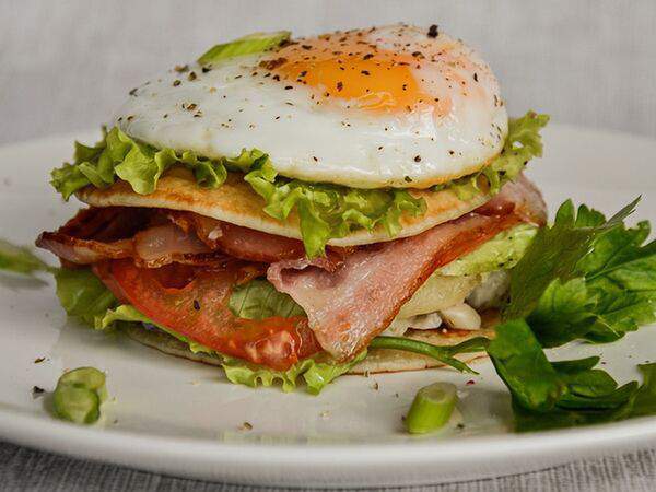 Travelers coffee - Панкейки с беконом