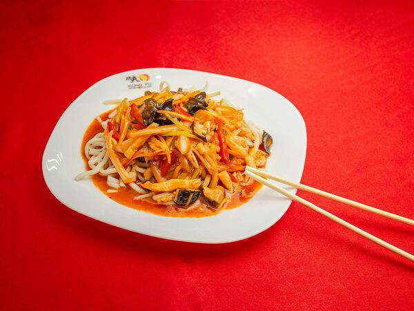 Kong Fu - Лапша с курицей в кисло-сладком соусе