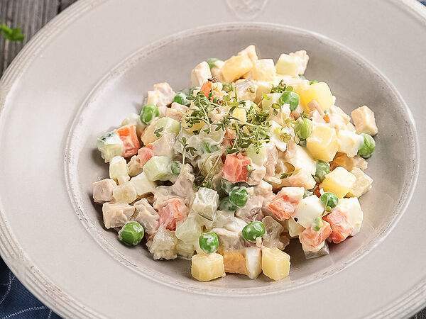 Мамалыга Бар - Салат Оливье с курицей