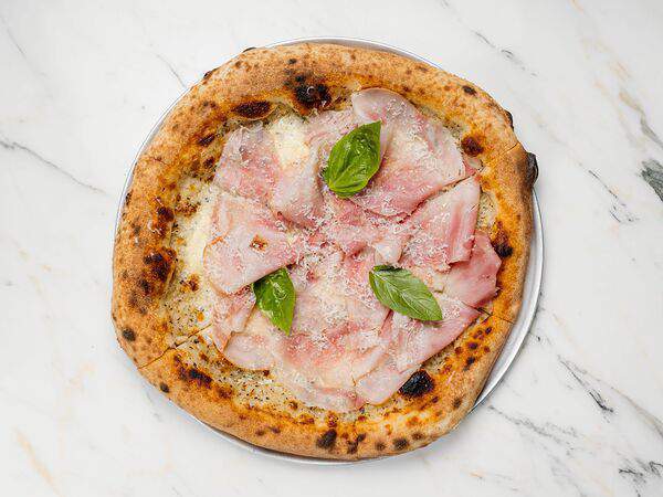 R14 - Пицца с ветчиной и трюфельным кремом