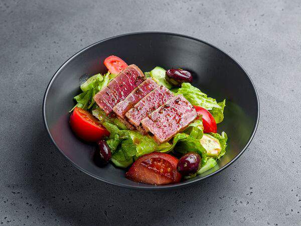 Caramelle Village - Салат с тунцом