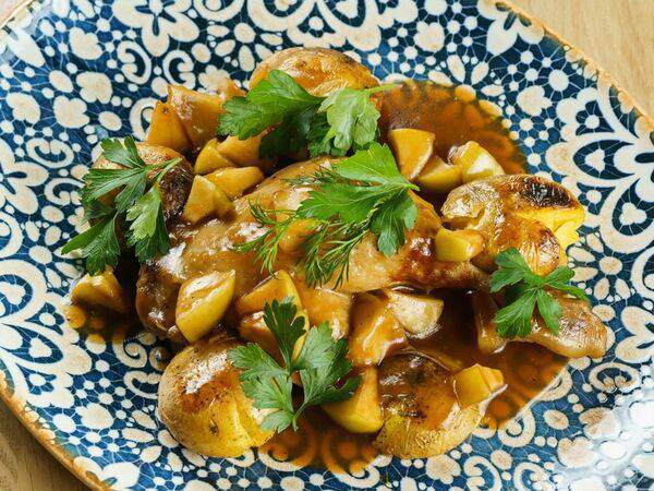 Бахор - Утиная ножка с картофелем и соусом демиглас