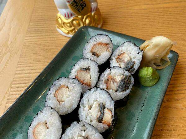 Манэки - Хосомаки суши угорь