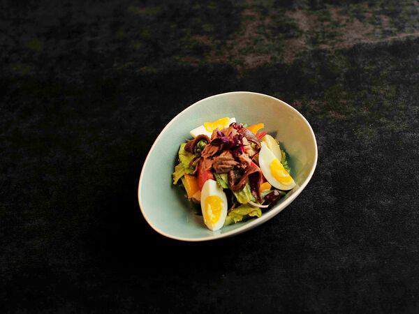 Bobrovsky bar - Салат нисуаз с тунцом