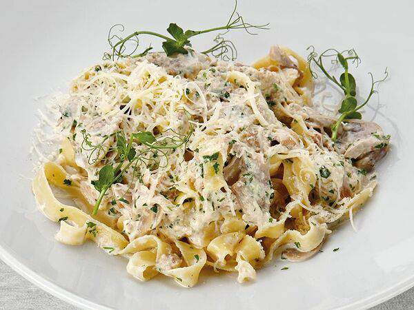 Эй, Джованни! - Феттуччине с кроликом и шампиньонами в сливочном соусе