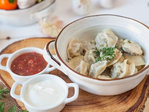 Квартира 162 - Пельмени домашние из трех видов мяса с аджикой и сметаной