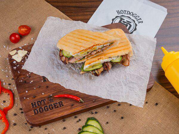 Hotdogger - Панини с ветчиной и беконом