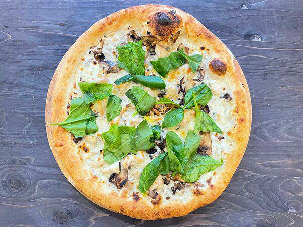 Иль густо - Пицца Жюльен из куриного филе и грибов