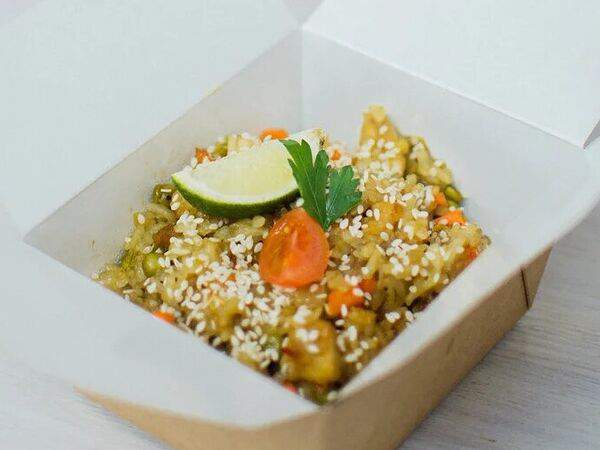 Wok street - Рис с курицей