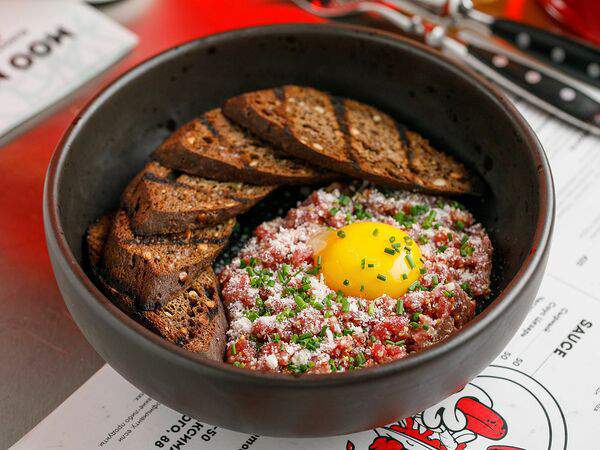 Moo Moo Burgers & Grill - Тартар из говядины