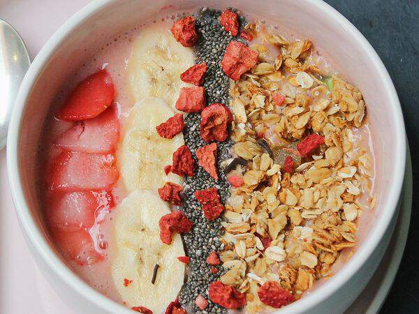 2A Concept. Coffee, Cake & Shop - Смузи боул Клубника Банан