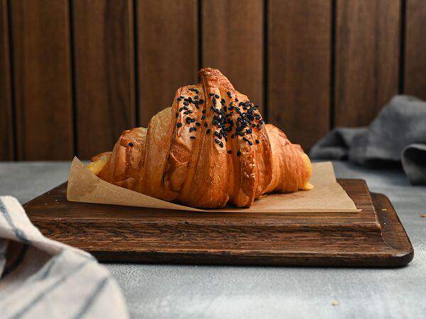Лакма - Круассан с сыром и ветчиной