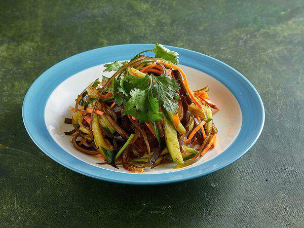 Кафе Али - Салат с овощами и фунчозой