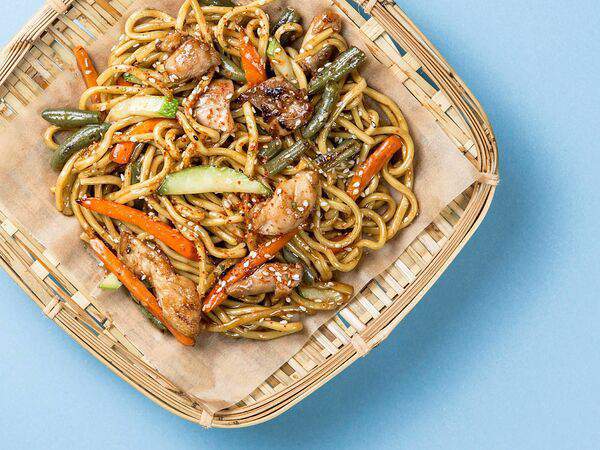 MADAME MARY WONG - Рамен с курицей в медовом кимчи